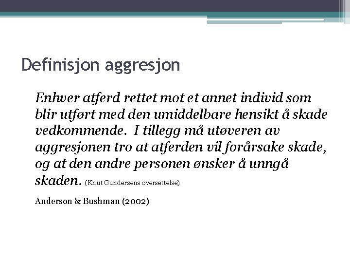 Definisjon aggresjon Enhver atferd rettet mot et annet individ som blir utført med den Definisjon aggresjon Enhver atferd rettet mot et annet individ som blir utført med den