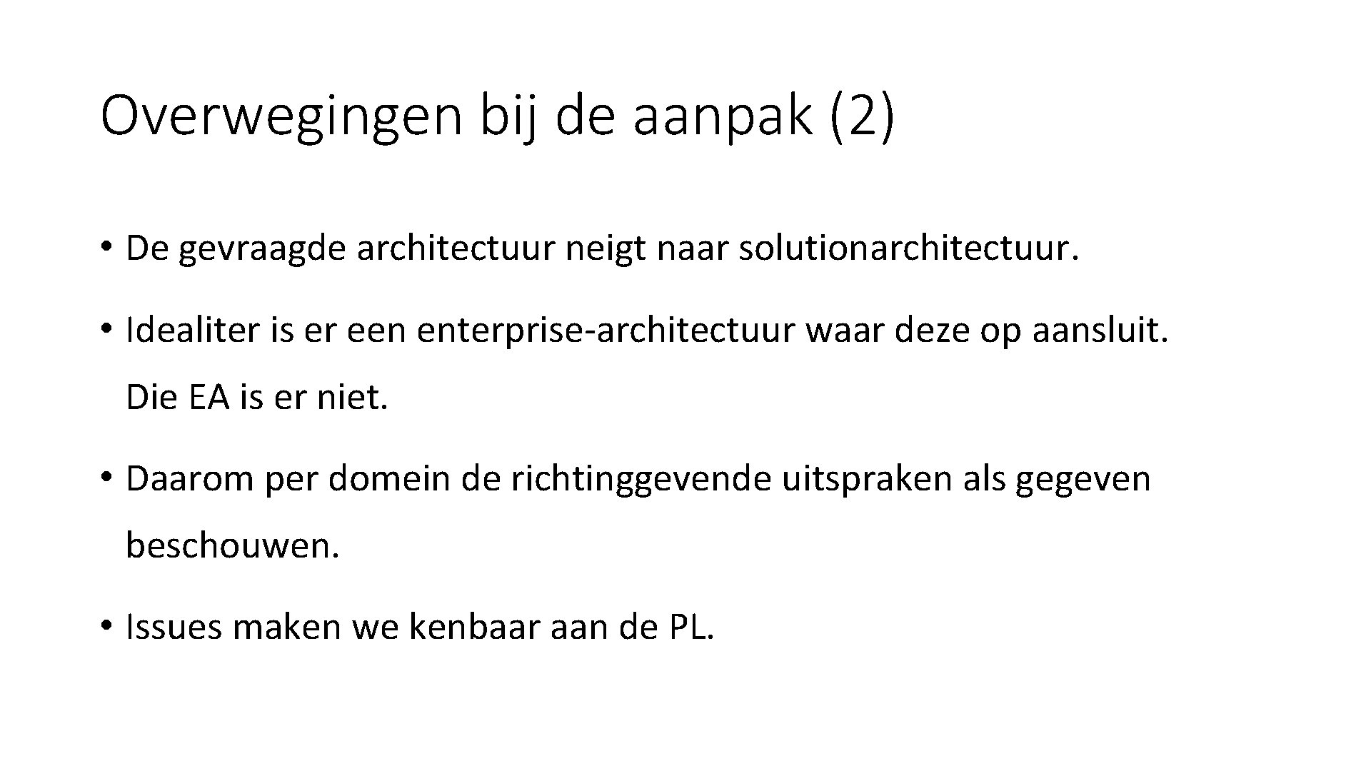 Overwegingen bij de aanpak (2) • De gevraagde architectuur neigt naar solutionarchitectuur. • Idealiter