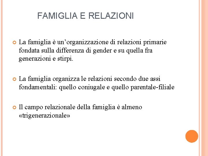 FAMIGLIA E RELAZIONI La famiglia è un’organizzazione di relazioni primarie fondata sulla differenza di