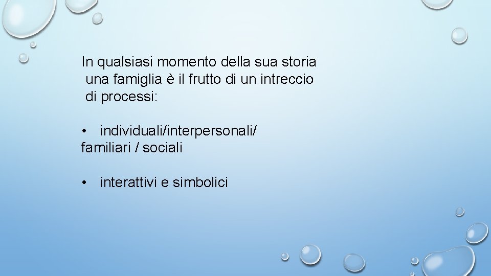 In qualsiasi momento della sua storia una famiglia è il frutto di un intreccio In qualsiasi momento della sua storia una famiglia è il frutto di un intreccio
