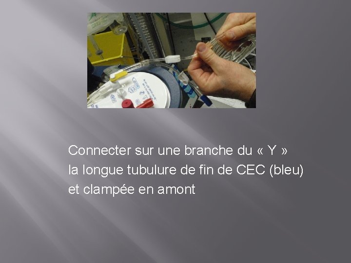 Connecter sur une branche du « Y » la longue tubulure de fin de