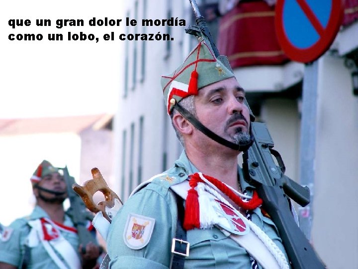 que un gran dolor le mordía como un lobo, el corazón. que un gran dolor le mordía como un lobo, el corazón.