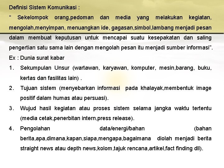 Definisi Sistem Komunikasi : “ Sekelompok orang, pedoman dan media yang melakukan kegiatan, mengolah, Definisi Sistem Komunikasi : “ Sekelompok orang, pedoman dan media yang melakukan kegiatan, mengolah,