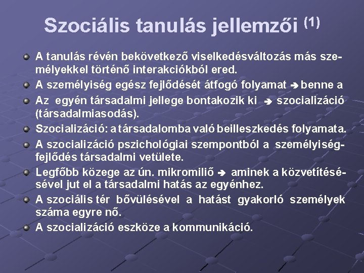 Szociális tanulás jellemzői (1) A tanulás révén bekövetkező viselkedésváltozás más személyekkel történő interakciókból ered.