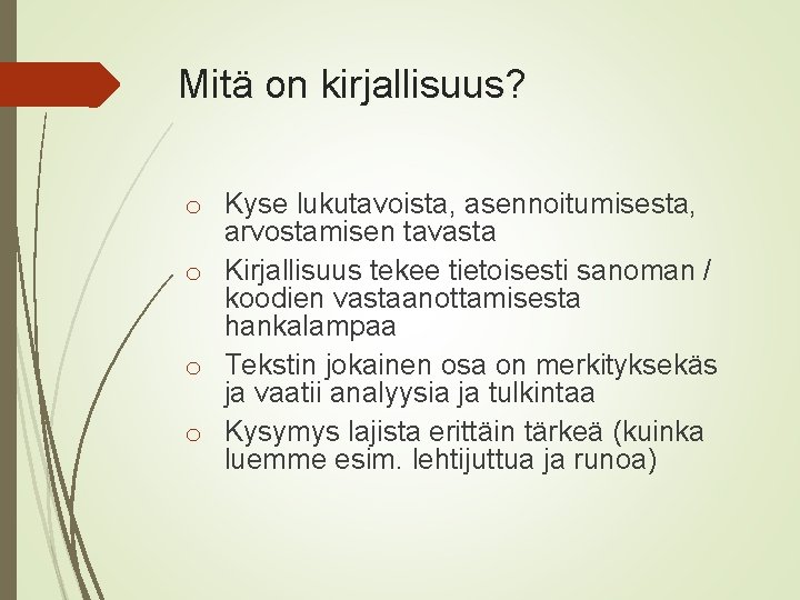 Mitä on kirjallisuus? o Kyse lukutavoista, asennoitumisesta, arvostamisen tavasta o Kirjallisuus tekee tietoisesti sanoman