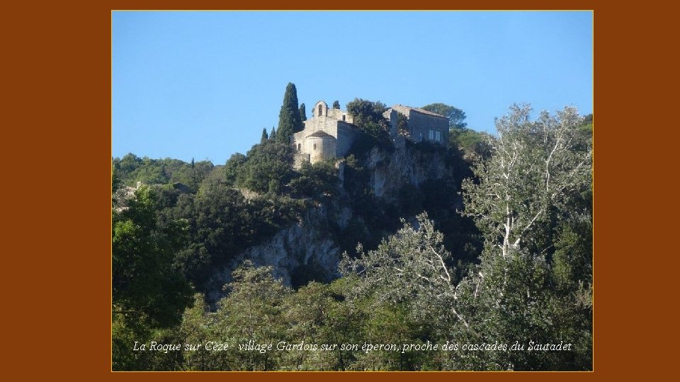 La Roque sur Cèze village Gardois sur son éperon, proche des cascades du Sautadet