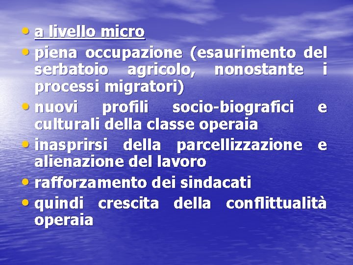  • a livello micro • piena occupazione (esaurimento del serbatoio agricolo, nonostante i