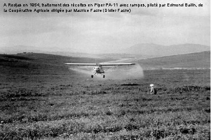 A Redjas en 1954, traitement des récoltes en Piper PA-11 avec rampes, piloté par