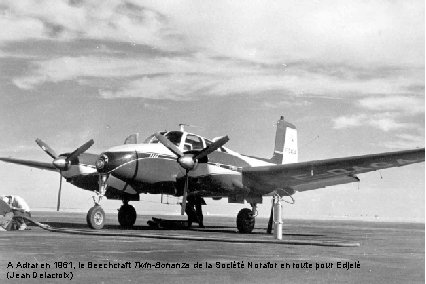 A Adrar en 1961, le Beechcraft Twin-Bonanza de la Société Norafor en route pour