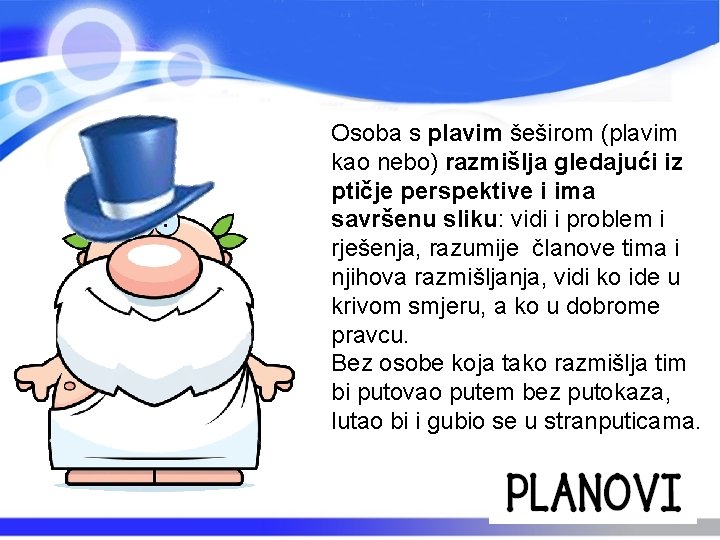 Osoba s plavim šeširom (plavim kao nebo) razmišlja gledajući iz ptičje perspektive i ima