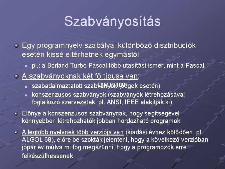 Szabványosítás Egy programnyelv szabályai különböző disztribucíók esetén kissé eltérhetnek egymástól n pl. : a