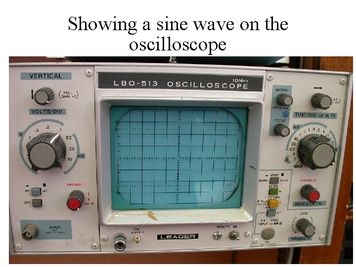 Showing a sine wave on the oscilloscope 