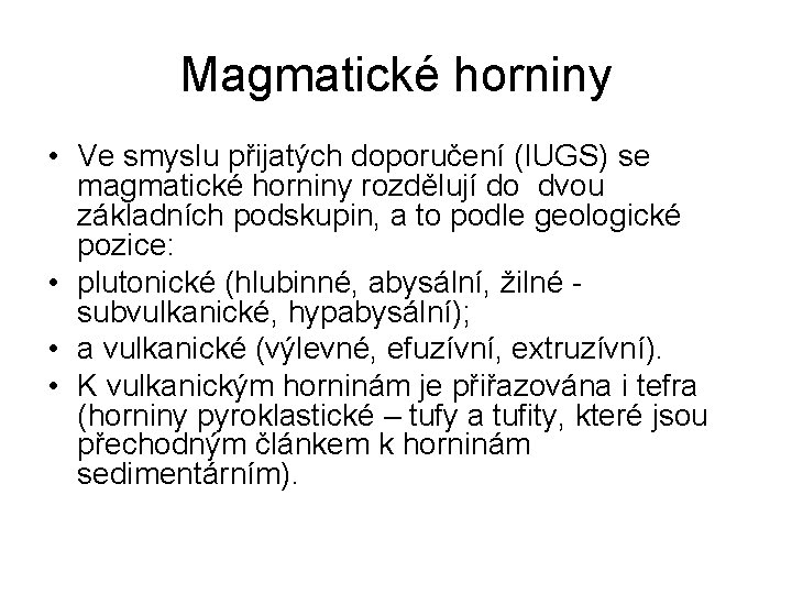 Magmatické horniny • Ve smyslu přijatých doporučení (IUGS) se magmatické horniny rozdělují do dvou