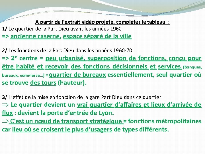 A partir de l’extrait vidéo projeté, complétez le tableau : 1/ Le quartier de