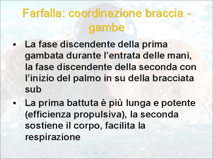 Farfalla: coordinazione braccia gambe La fase discendente della prima gambata durante l’entrata delle mani,