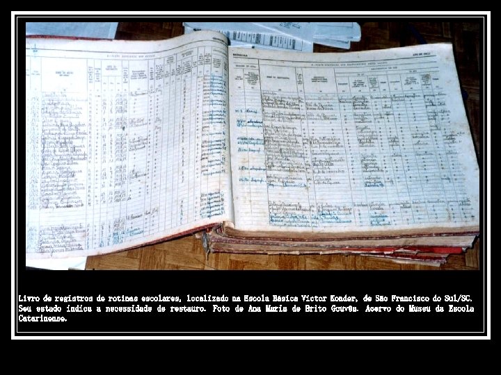Livro de registros de rotinas escolares, localizado na Escola Básica Victor Konder, de São