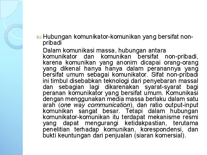  Hubungan komunikator-komunikan yang bersifat non- pribadi Dalam komunikasi massa, hubungan antara komunikator dan