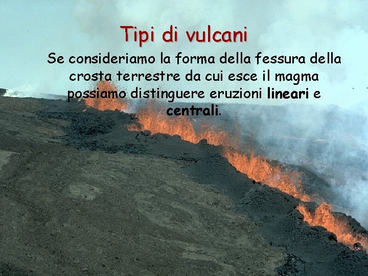 Tipi di vulcani Se consideriamo la forma della fessura della crosta terrestre da cui