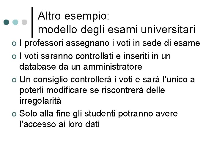 Altro esempio: modello degli esami universitari I professori assegnano i voti in sede di
