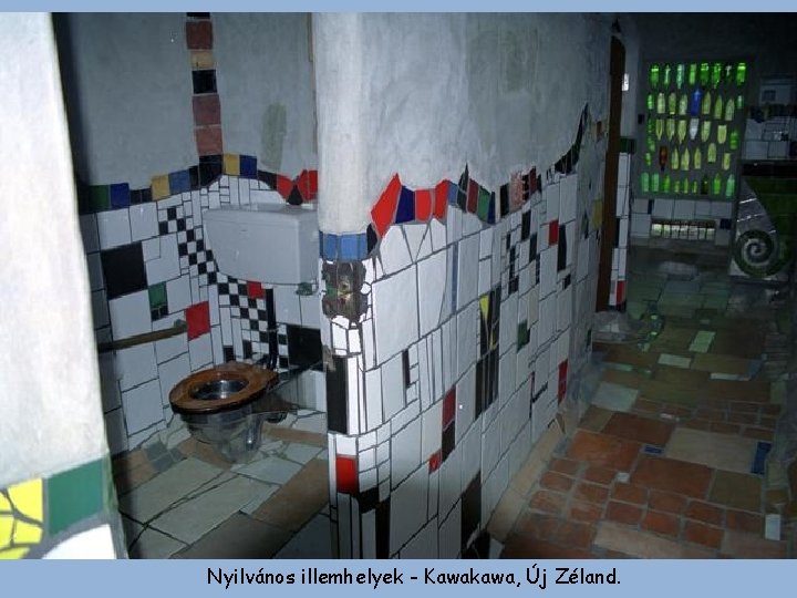 Nyilvános illemhelyek - Kawakawa, Új Zéland. 