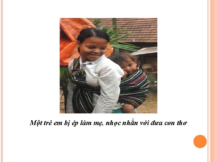 Một trẻ em bị ép làm mẹ, nhọc nhằn với đưa con thơ Một trẻ em bị ép làm mẹ, nhọc nhằn với đưa con thơ