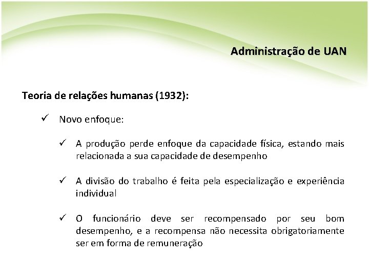 Administração de UAN Teoria de relações humanas (1932): ü Novo enfoque: ü A produção Administração de UAN Teoria de relações humanas (1932): ü Novo enfoque: ü A produção
