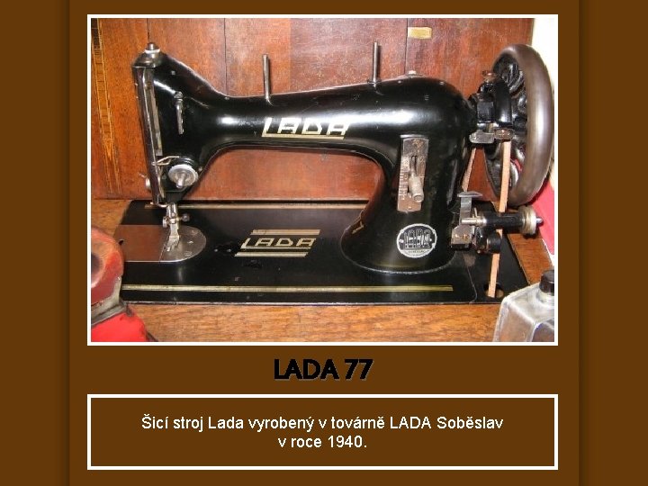 LADA 77 Šicí stroj Lada vyrobený v továrně LADA Soběslav v roce 1940. 