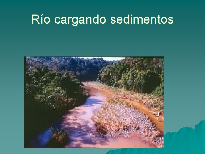 Río cargando sedimentos 