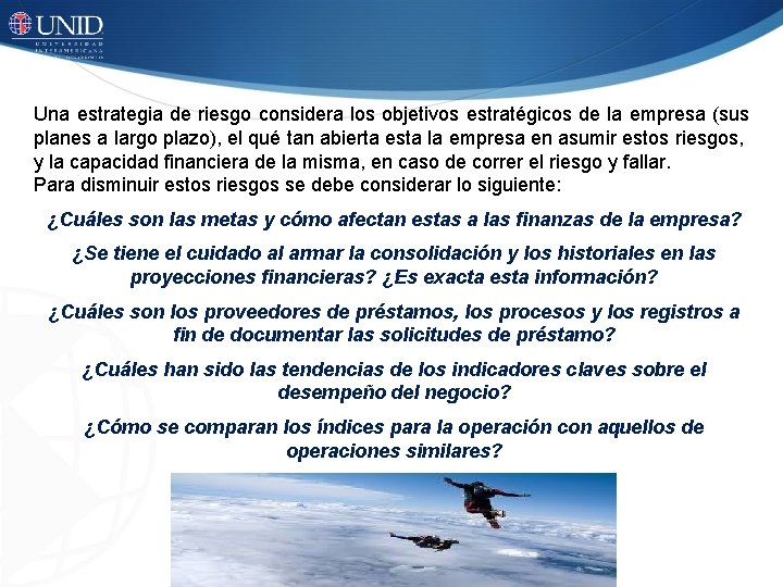 Una estrategia de riesgo considera los objetivos estratégicos de la empresa (sus planes a