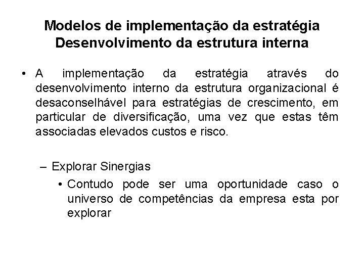 Modelos de implementação da estratégia Desenvolvimento da estrutura interna • A implementação da estratégia