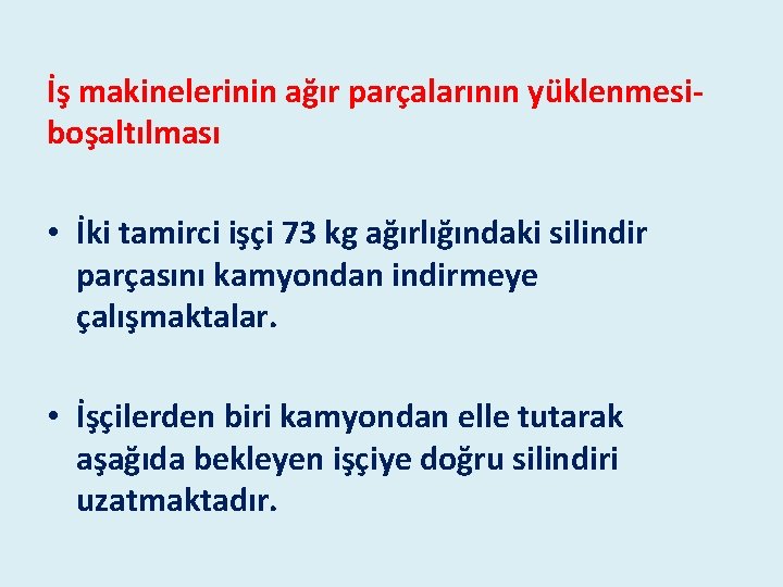 İş makinelerinin ağır parçalarının yüklenmesiboşaltılması • İki tamirci işçi 73 kg ağırlığındaki silindir parçasını İş makinelerinin ağır parçalarının yüklenmesiboşaltılması • İki tamirci işçi 73 kg ağırlığındaki silindir parçasını