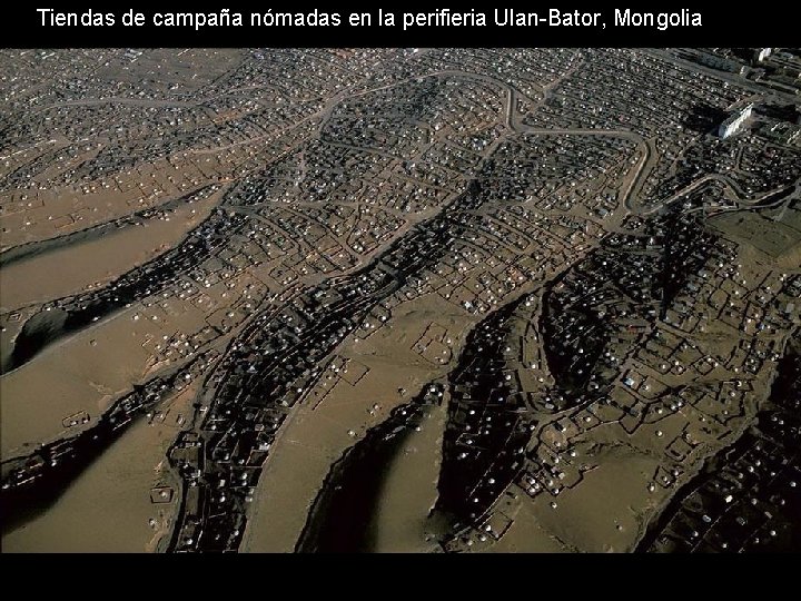 Tiendas de campaña nómadas en la perifieria Ulan-Bator, Mongolia Tiendas de campaña nómadas en la perifieria Ulan-Bator, Mongolia