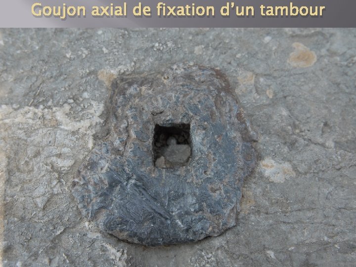 Goujon axial de fixation d’un tambour 