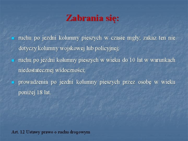 Zabrania się: n ruchu po jezdni kolumny pieszych w czasie mgły; zakaz ten nie