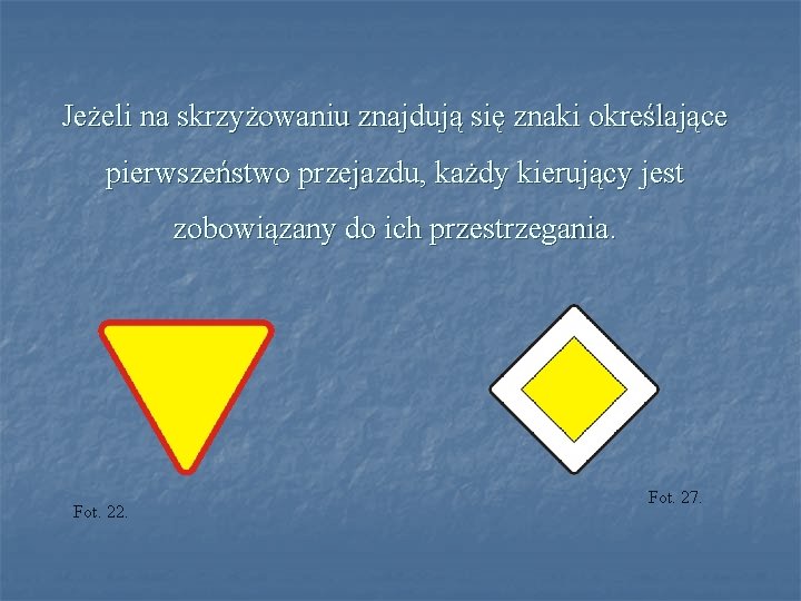 Jeżeli na skrzyżowaniu znajdują się znaki określające pierwszeństwo przejazdu, każdy kierujący jest zobowiązany do