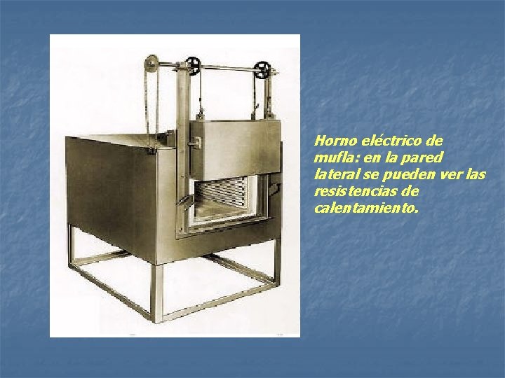 Horno eléctrico de mufla: en la pared lateral se pueden ver las resistencias de