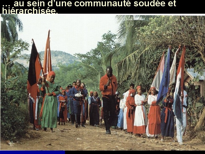 … au sein d’une communauté soudée et hiérarchisée. 