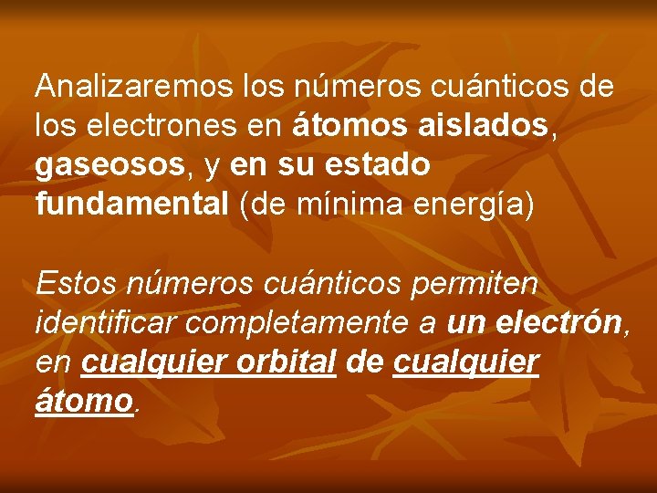 Analizaremos los números cuánticos de los electrones en átomos aislados, gaseosos, y en su