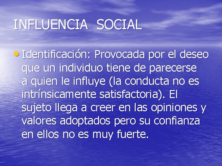 INFLUENCIA SOCIAL • Identificación: Provocada por el deseo que un individuo tiene de parecerse