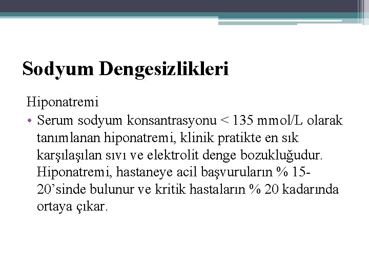 Sodyum Dengesizlikleri Hiponatremi • Serum sodyum konsantrasyonu < 135 mmol/L olarak tanımlanan hiponatremi, klinik