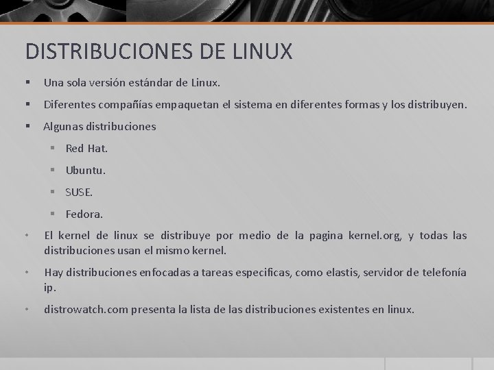 DISTRIBUCIONES DE LINUX § Una sola versión estándar de Linux. § Diferentes compañías empaquetan