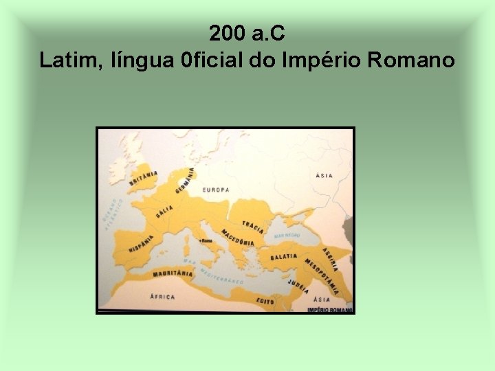 200 a. C Latim, língua 0 ficial do Império Romano 