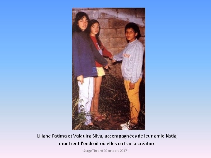 Liliane Fatima et Valquira Silva, accompagnées de leur amie Katia, montrent l'endroit où elles