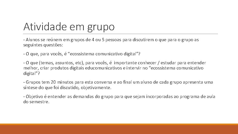 Atividade em grupo - Alunos se reúnem em grupos de 4 ou 5 pessoas