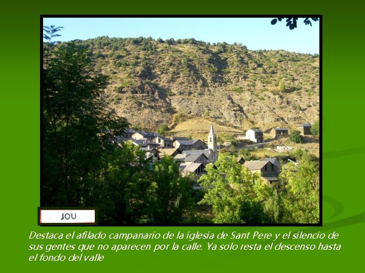 Destaca el afilado campanario de la iglesia de Sant Pere y el silencio de