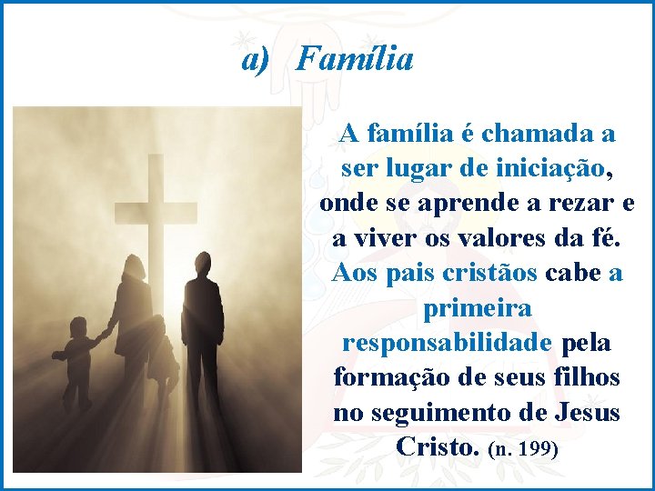 a) Família A família é chamada a ser lugar de iniciação, onde se aprende