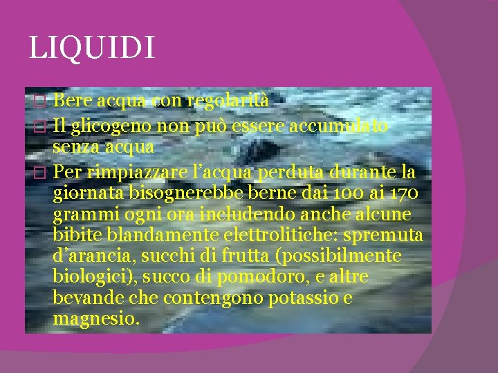 LIQUIDI Bere acqua con regolarità � Il glicogeno non può essere accumulato senza acqua