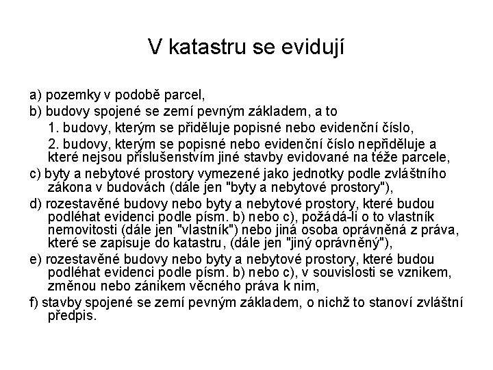 V katastru se evidují a) pozemky v podobě parcel, b) budovy spojené se zemí