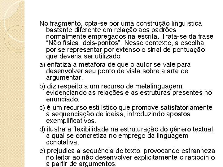 No fragmento, opta se por uma construção linguística bastante diferente em relação aos padrões