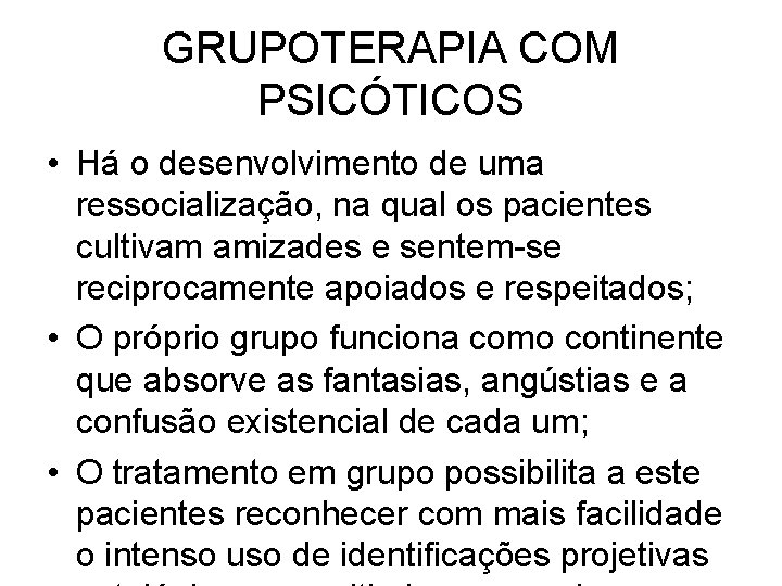 GRUPOTERAPIA COM PSICÓTICOS • Há o desenvolvimento de uma ressocialização, na qual os pacientes
